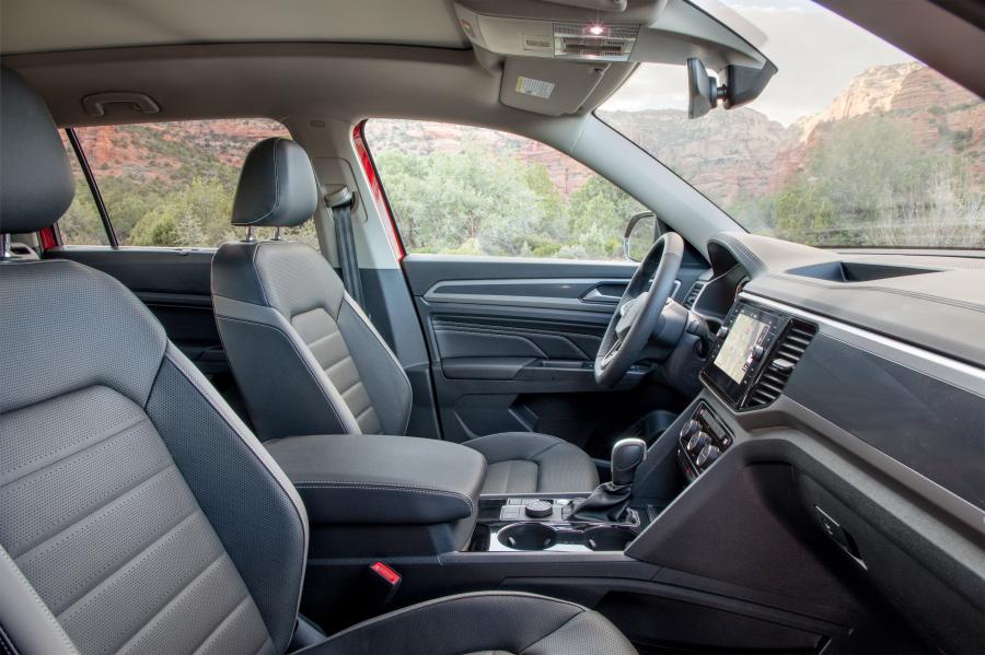 Интерьер Volkswagen Atlas SEL V6 Premium 4Motion R-Line 2020 года  (фото 30 из 30)